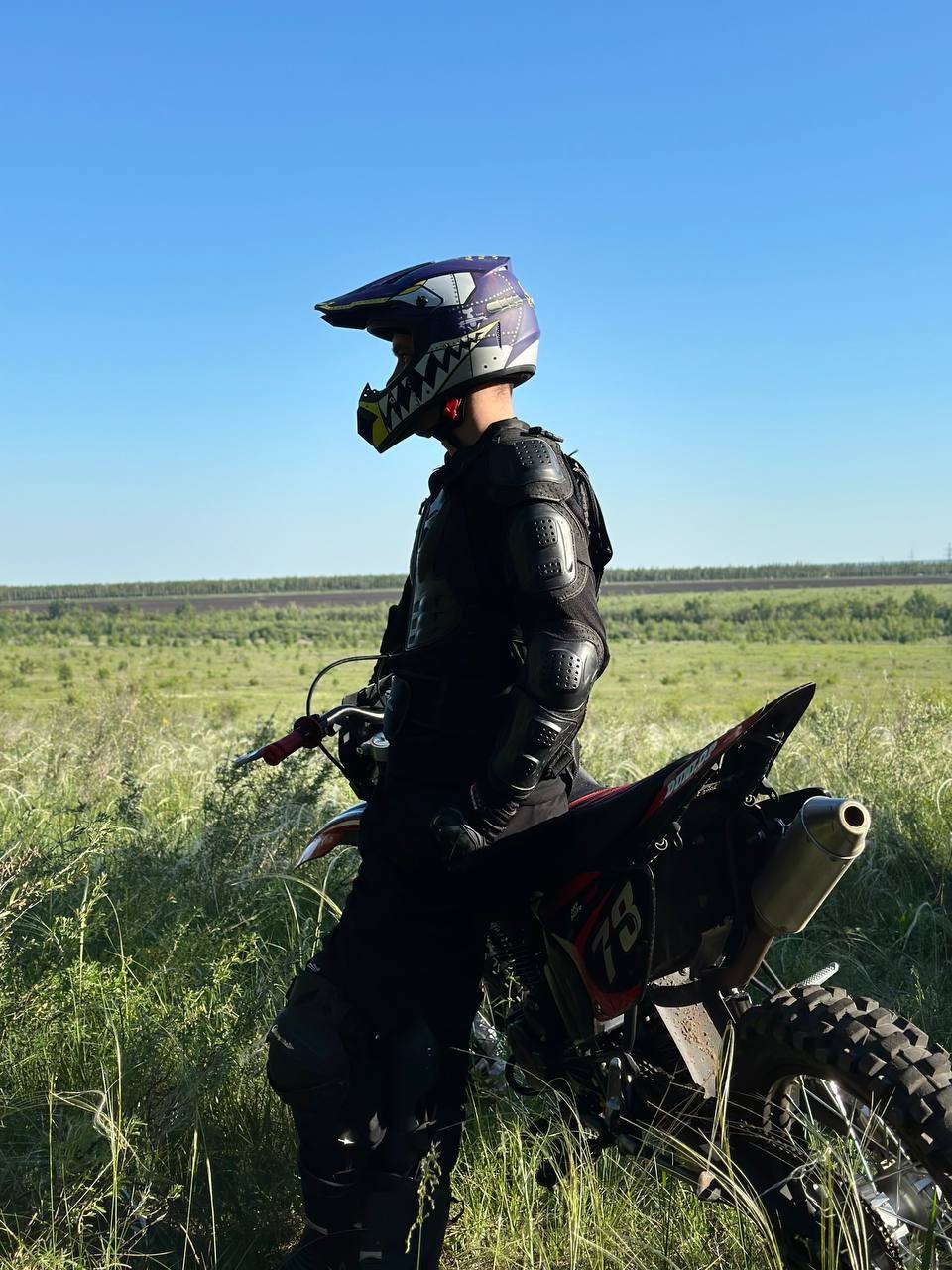 Эндуро на лесной тропе